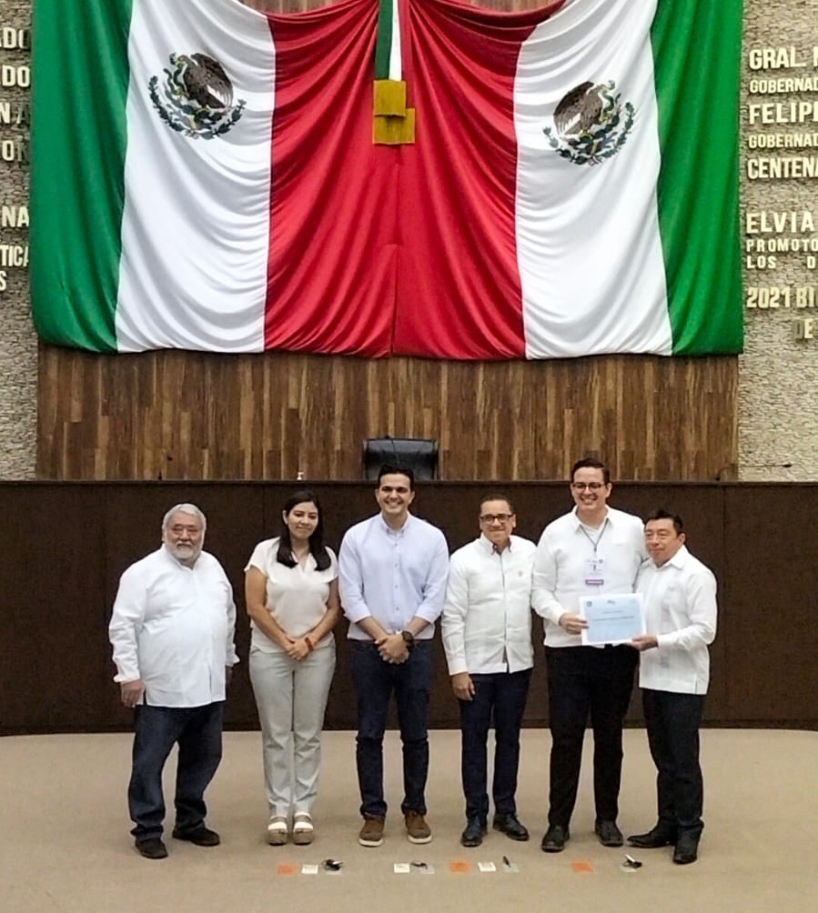 alejandro-rosado-obtiene-el-3-lugar-en-el-concurso-de-debate-interuniversitario