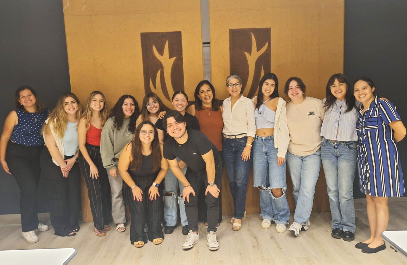 alumnos-de-la-escuela-de-negocios-participan-en-la-organizacion-de-la-cv-reunion-extraordinaria-formativa-de-la-amfem