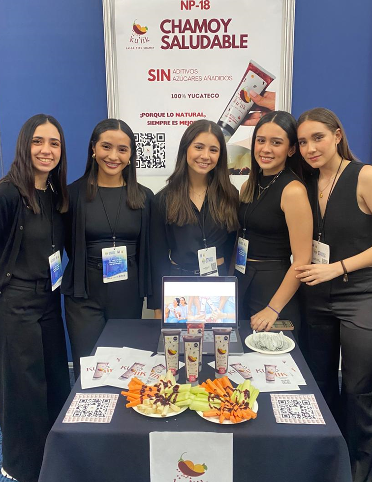 alumnos-de-nutricion-presentes-en-el-congreso-de-la-ammfen