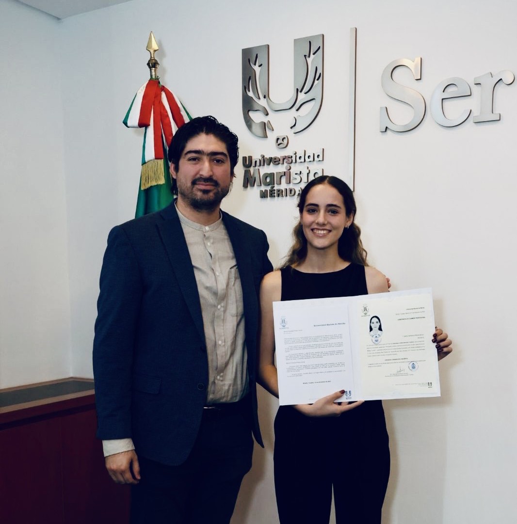 egresadas-maristas-triunfan-en-el-premio-estatal-de-tesis-yucatan-2025