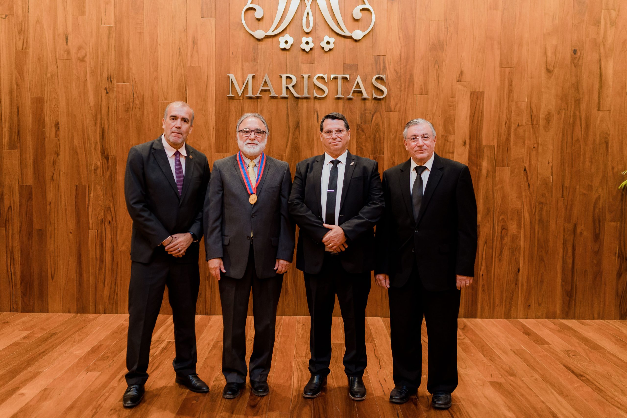el-dr-juan-carlos-seijo-gutierrez-recibe-la-medalla-san-marcelino-champagnat