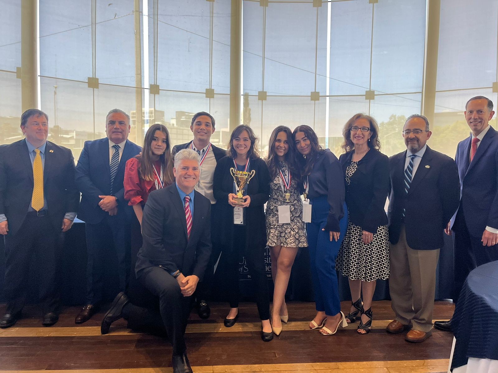 equipos-de-derecho-de-la-marista-campeones-en-las-competencias-nacionales-de-mediacion-y-de-litigio-oral-penal-organizadas-por-la-universidad-de-san-diego