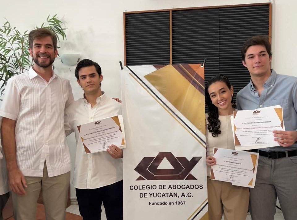 estudiantes-de-derecho-de-la-universidad-marista-son-reconocidos-por-su-merito-academico