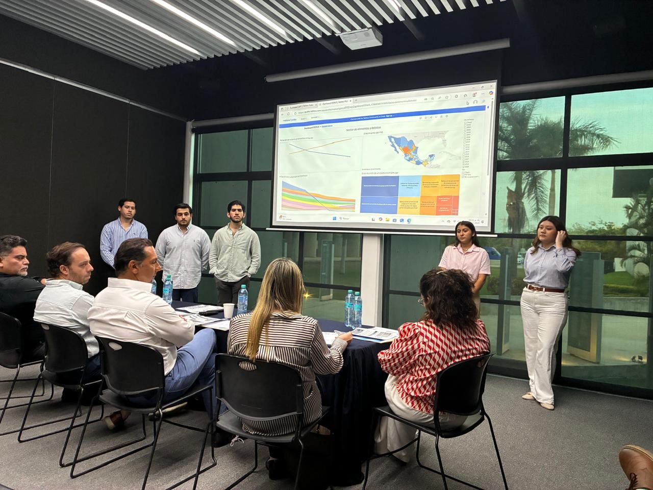 estudiantes-de-direccion-y-administracion-de-empresas-presentan-analisis-sobre-perspectivas-macroeconomicas-y-politicas