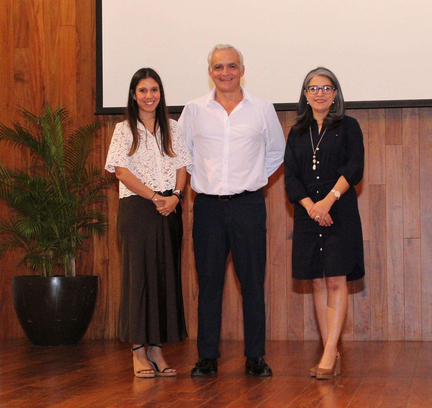 exito-rotundo-en-la-semana-bursatil-de-la-escuela-de-negocios-de-la-universidad-marista-de-merida