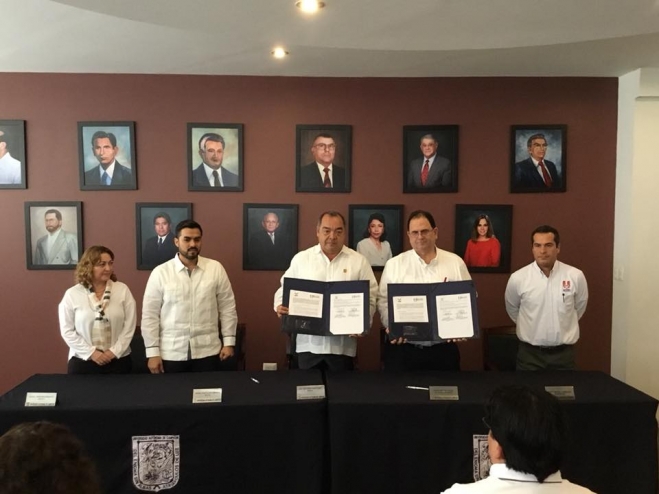 firma-de-convenio-entre-la-universidad-autonoma-de-campeche-y-la-universidad-marista-de-merida