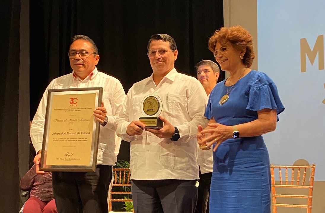 la-universidad-marista-recibe-la-presea-al-merito-humano-2022