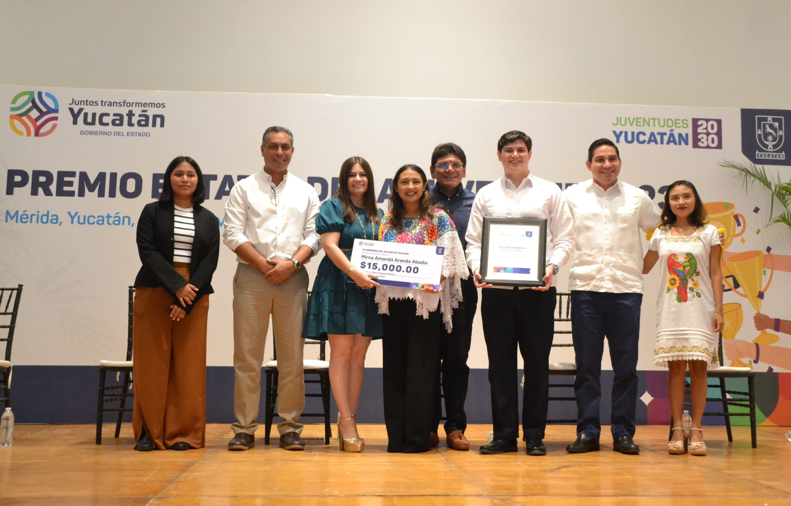 mirna-aranda-alumna-de-administracion-de-recursos-naturales-recibe-el-premio-estatal-de-la-juventud-2023