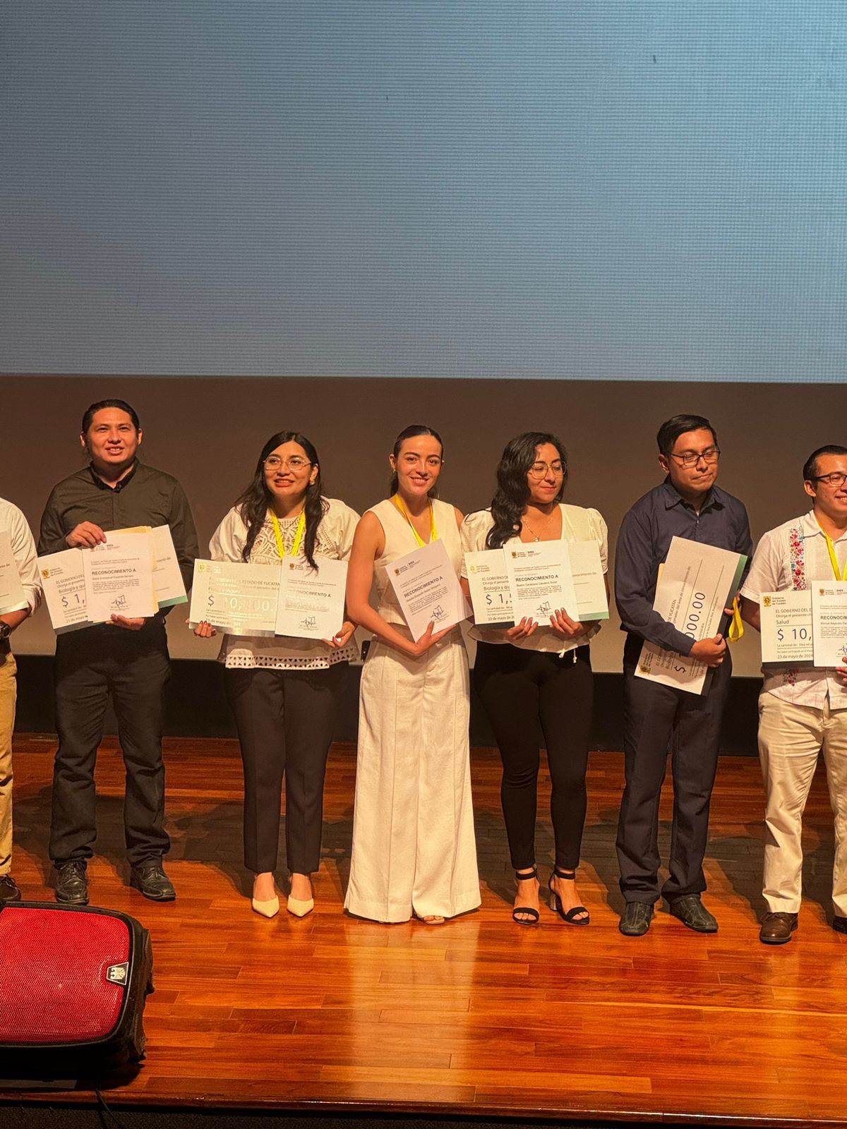 natalia-bates-recibe-el-premio-estatal-de-tesis-yucatan-2024