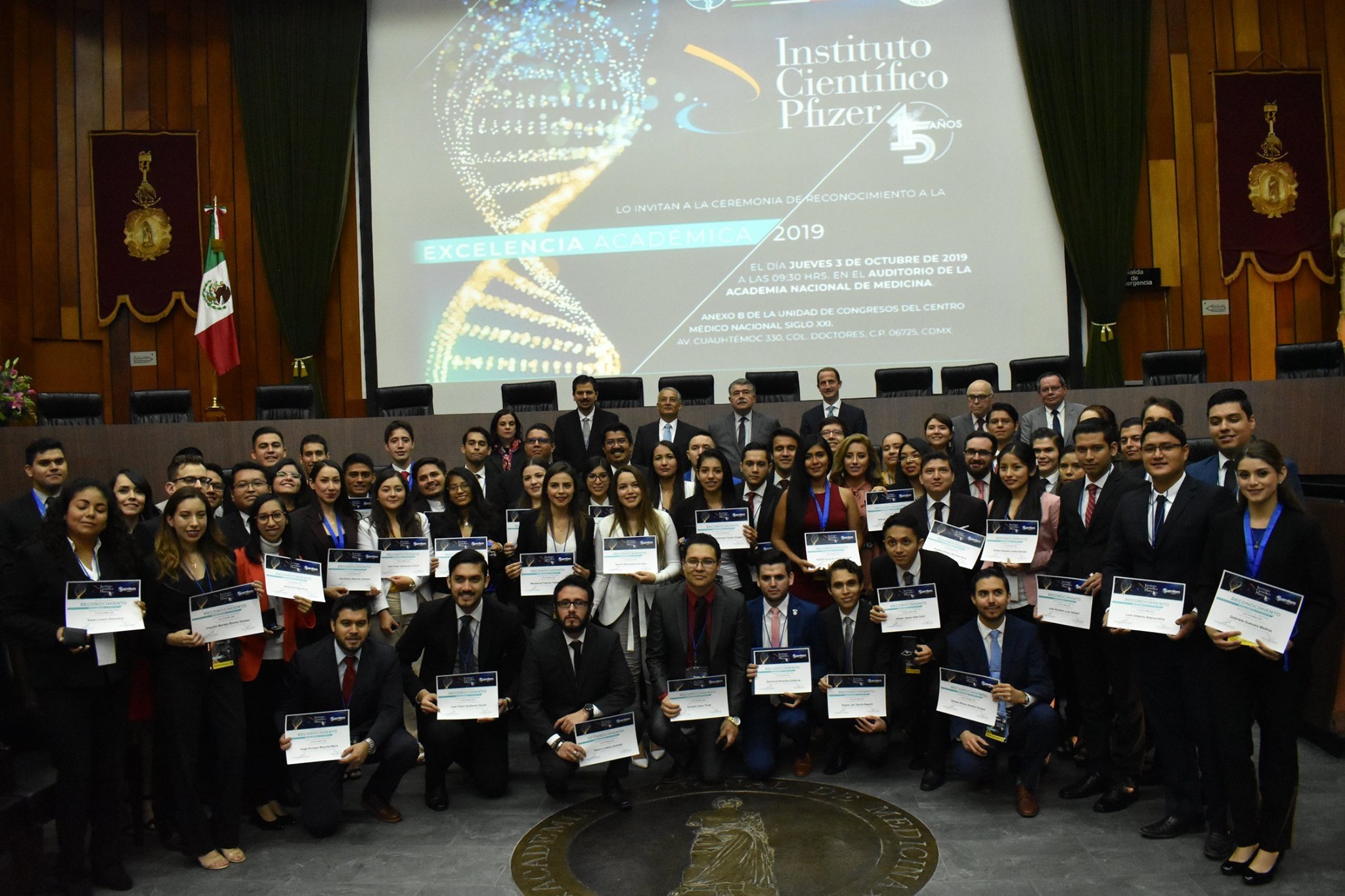 orgullomarista-juan-pablo-guillermo-recibe-reconocimiento-a-la-excelencia-academica-en-medicina
