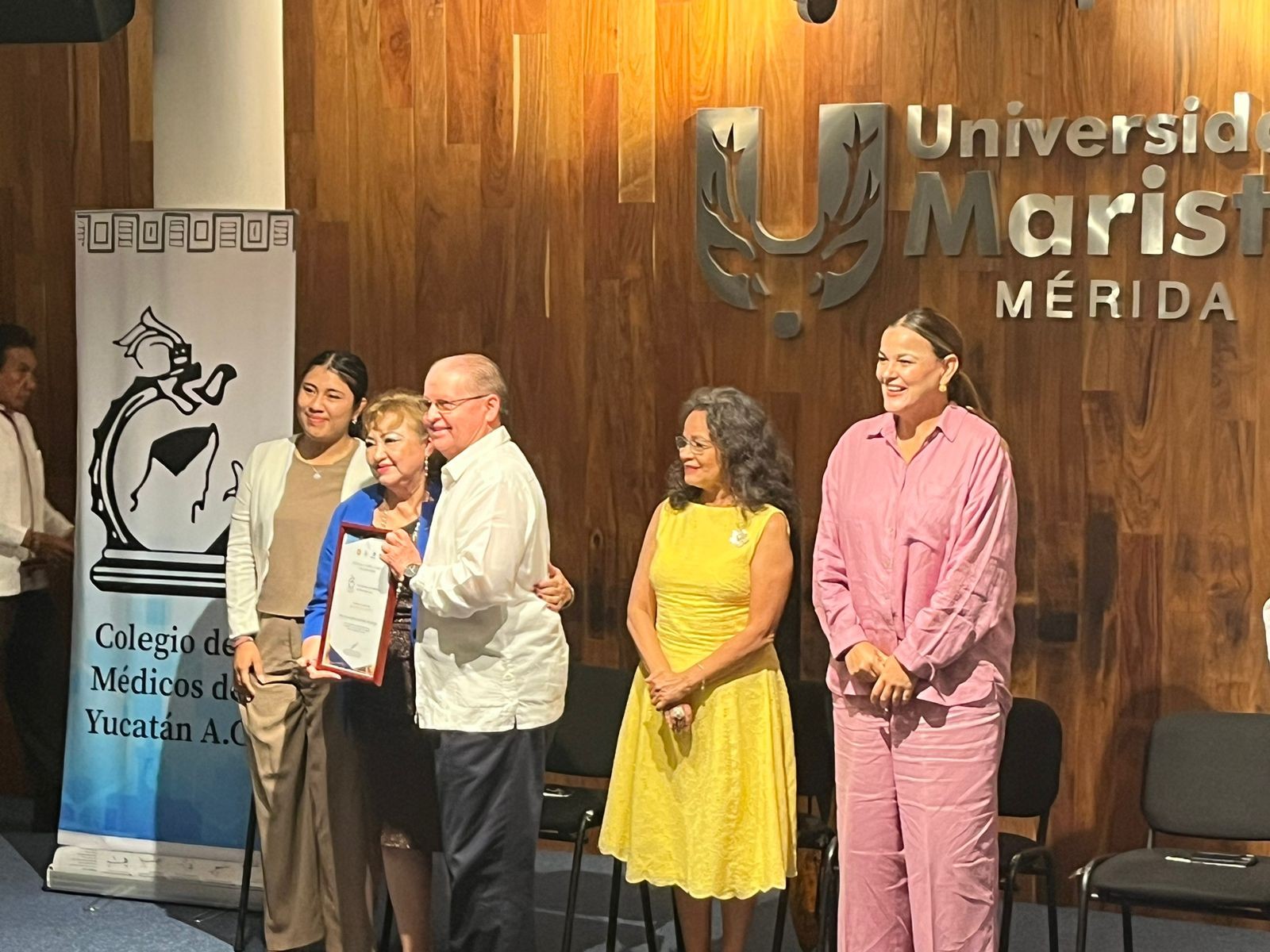 reconocimiento-al-dr-luis-alberto-mendez-trujeque-por-su-labor-profesional-academica-y-humanitaria