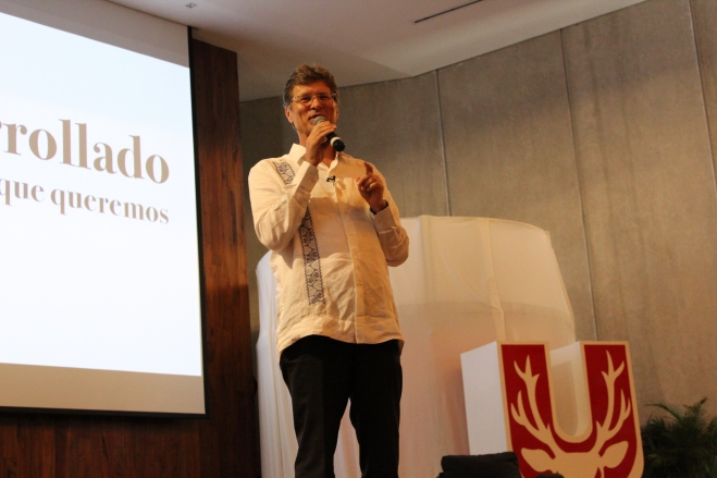 visita-del-secretario-de-turismo-del-gobierno-de-la-republica-lic-enrique-de-la-madrid-cordero-a-la-universidad-marista